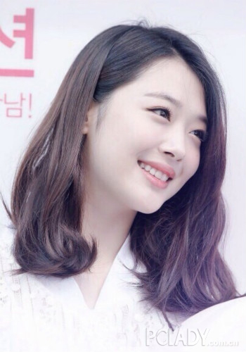 雪莉镜头前是甜美可爱的人气偶像，镜头后是敬业的演员