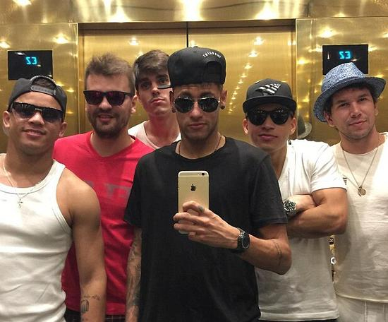 内马尔和朋友们