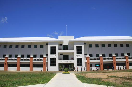 这栋三层楼高的学生公寓仅住有50余名学生，回顾我的学生生涯，内心久久不能平复呀。