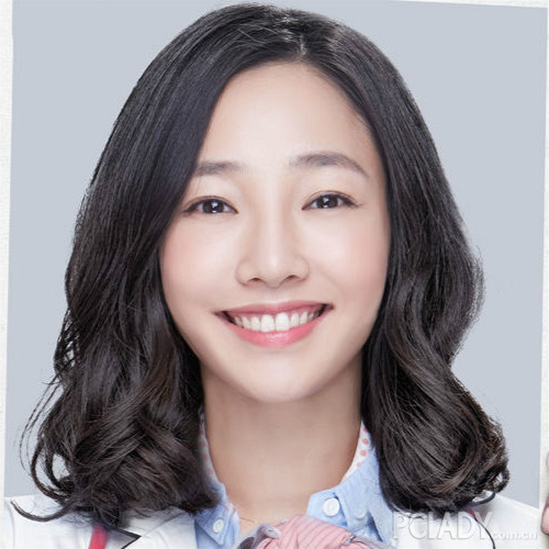 白百何的少女感是她的神态和皮肤赋予的