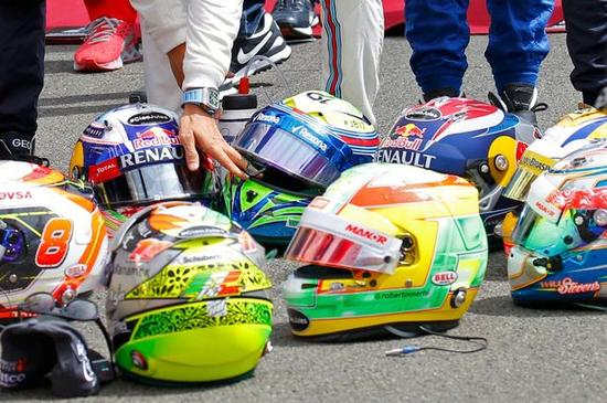 诸位车手和比安奇的头盔