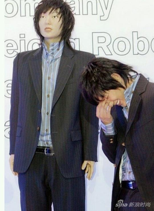 嘴上说着一模一样 但心却在滴血的名人蜡像究竟啥样