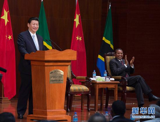 　　2013年3月25日，国家主席习近平在达累斯萨拉姆尼雷尔国际会议中心发表演讲。王晔 摄 图片来源：新华网