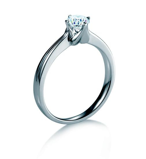 潮宏基珠宝Forevermark®永恒印记全新心蝶系列心之约美钻戒指