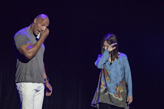 《海洋奇缘》片段放映 “巨石”强森被感动流泪