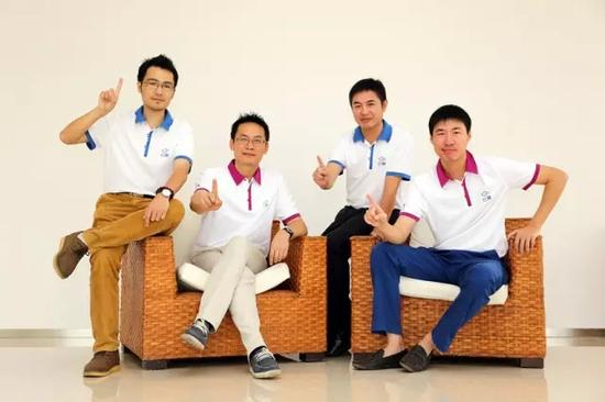 　　云高核心创业团队：左起到右分别是云高联合创始人CPO陈明波、创始人CEO张曜晖、联合创始人CTO郑喜，联合创始人COO李昂