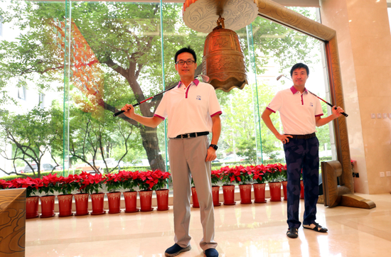 云高高尔夫是资本市场第一家拿球杆敲钟的公司