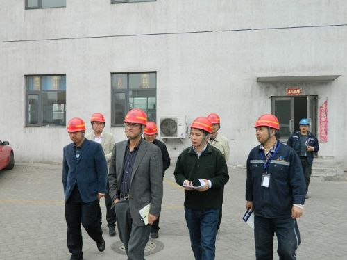 专家点评：空调无防爆设施，有专门的防爆工业空调，但是这张照片里面很明显，有民用空调柜。