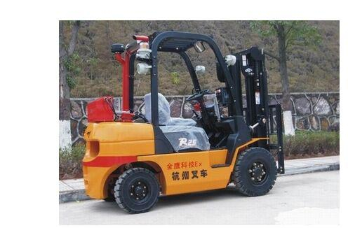 带防火帽的燃油叉车