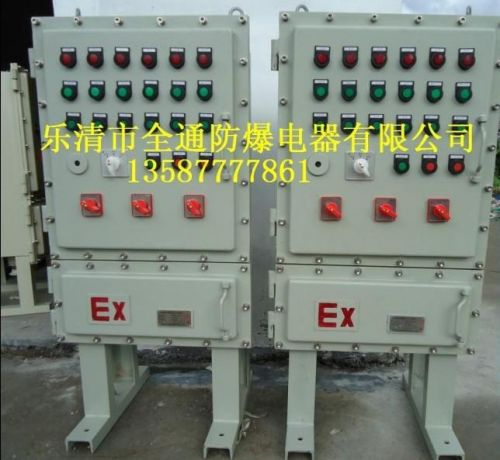 正规的防爆开关柜面板是直接用螺丝拧死的。