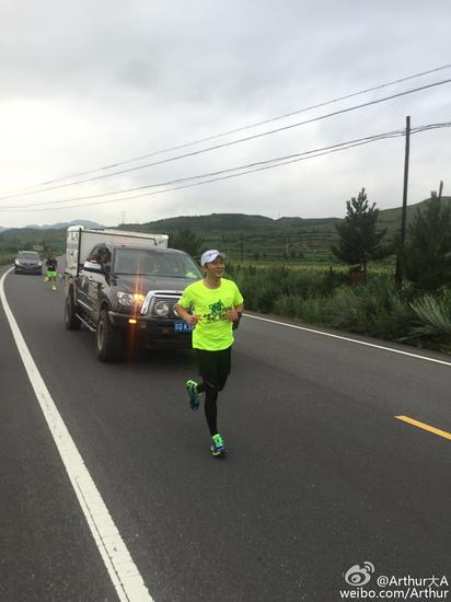 　　冲刺时，配速再次提升到3分30左右，我已经完全忘了路面情况，坡度，和周围。身边有风，眼前有欢笑。