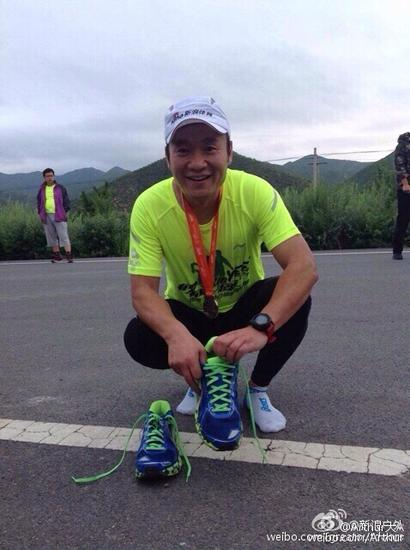 　　我在7月31日凌晨4点，在河北境内开始我的30公里接力。而陪伴我完成这30公里的，就是刚刚面世的李宁烈骏跑鞋。