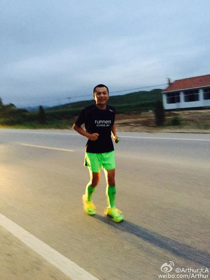 十公里后两双烈骏就开始了另一段5公里的缓坡。