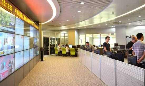 中国国际广播电台“媒资共享平台”工作区。（中国网信网 郭子涵 摄）