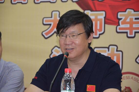 叶江川参观绍兴外语学校 力赞英语和国象结合