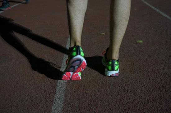 上脚后面展示。