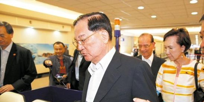 连战发声明回应台湾蓝绿批评_手机新浪网