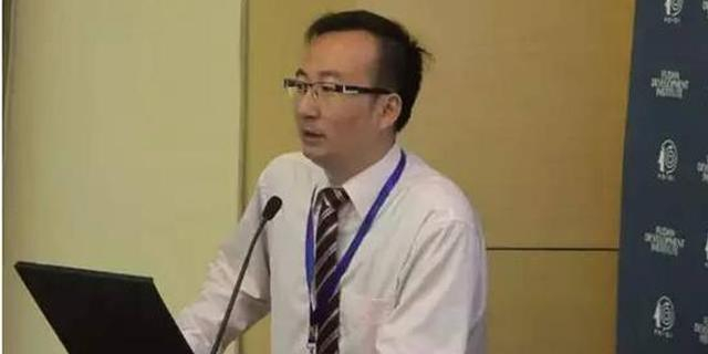 主持 复旦发展研究院中国保险与社会安全研究中心主任 许闲