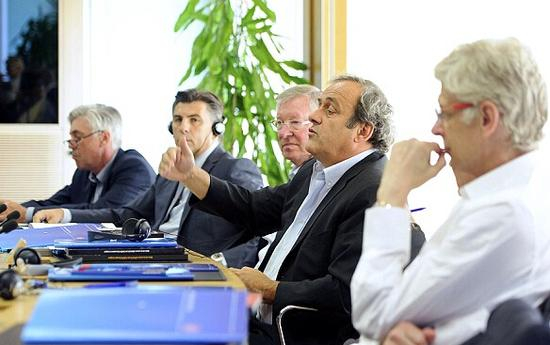 教练峰会上的安帅（左一）