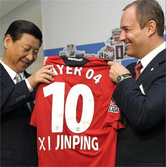 获赠勒沃库森队10号球衣