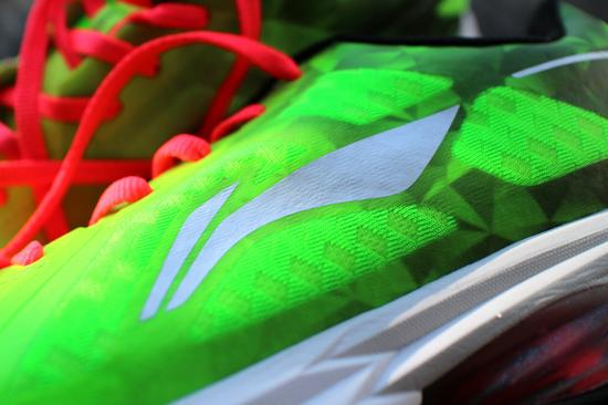 环弓二代的鞋底是橡胶+PHYLON中底的样式。