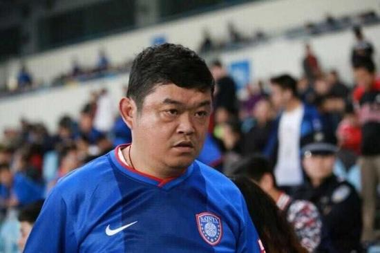 球迷会生活占据陈建国半生