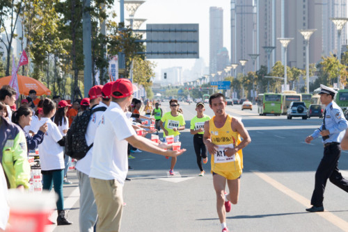 1700余名志愿者微笑服务周到贴心。