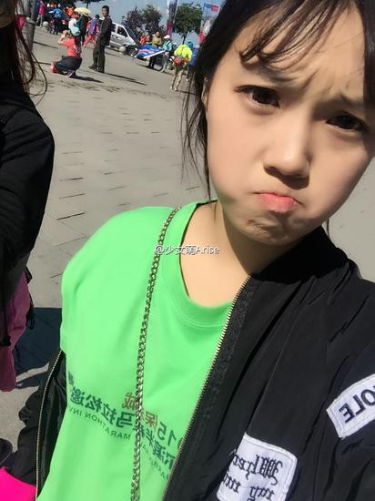 参加比赛的萌妹子