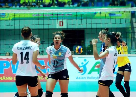 泰国曼谷玻璃女排庆祝