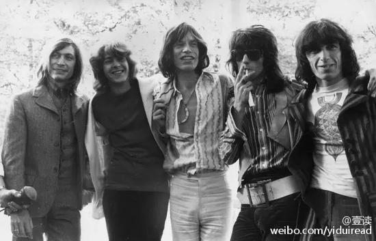 并不太爱参与政治但是还是跟着流行蓄长发的滚石