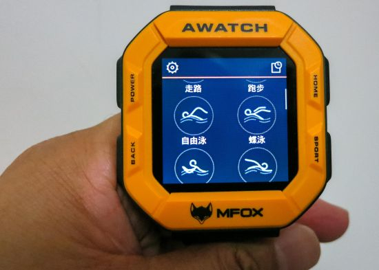 图8　云狐AWatch按[SPORT]键可快速进入相应的运动设置，还可查看历史数据