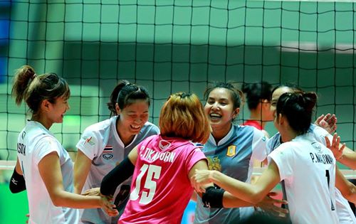 泰国曼谷玻璃女排庆祝