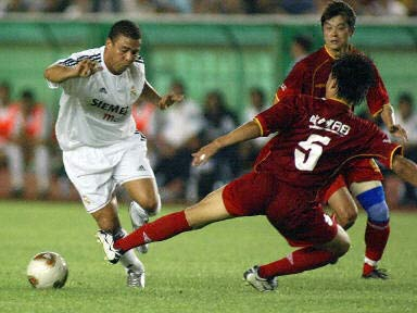 罗纳尔多突破的是谁？