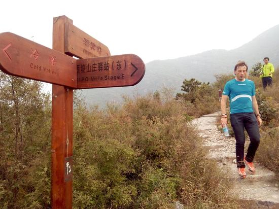 来自法国的拉瓦尔先生在本次考察过程中。