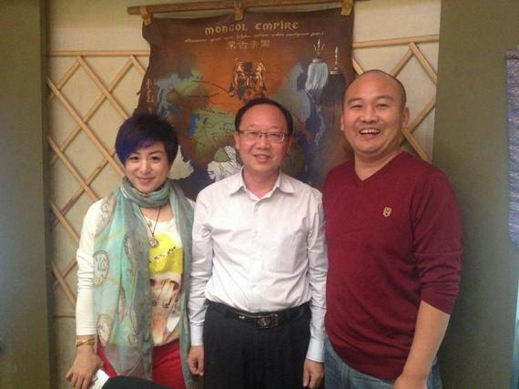 滑雪世界冠军郭丹丹(左)