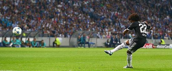 威廉任意球破门