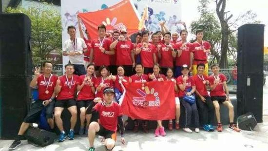 戴黑色帽子的团长要不要那么帅啊？