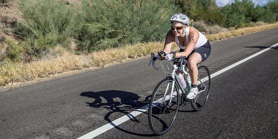 骑行比赛照片。