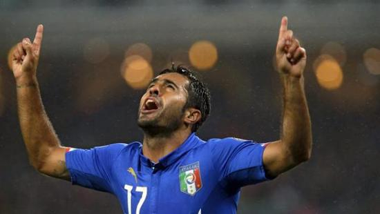 埃德尔庆祝进球