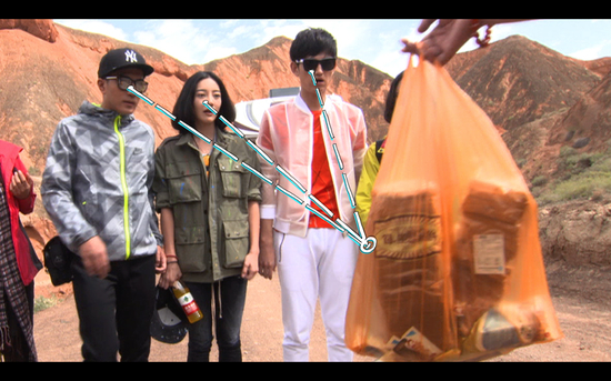 为充饥吃饱早饭 美食当前众人犯难