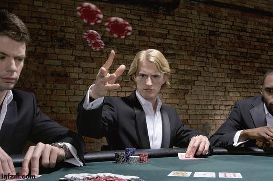 高手打牌一举一动都有深意