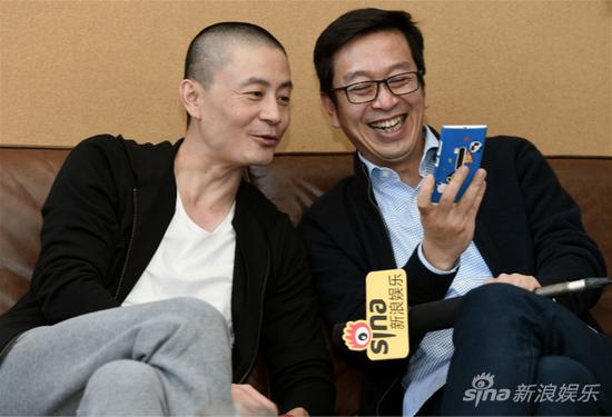 看到网友制作的调侃表格，侯、李二人不由失笑