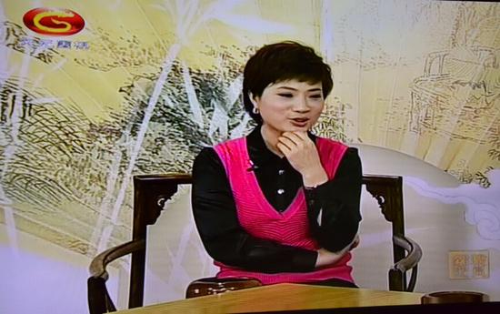 主持人徐莹