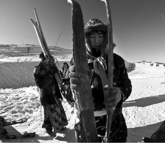 科学报》时,发现一篇科普性极强的文章,说的是中国古代滑雪工具名称