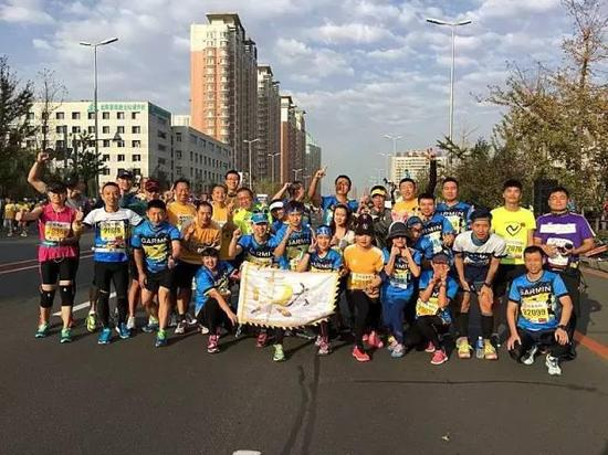 东大营跑团在沈马现场。