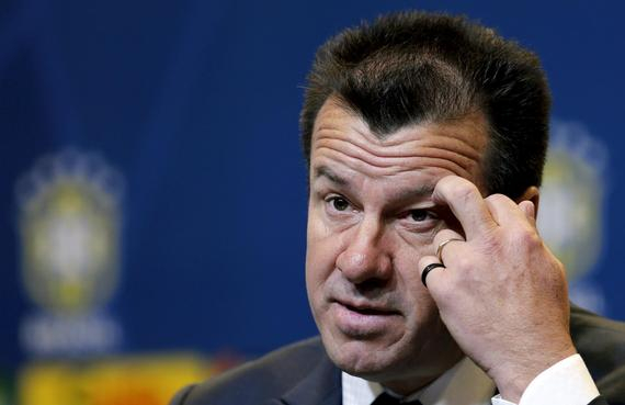 巴西队主帅邓加出席发布会