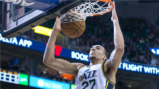 戈伯特上赛季是爵士的亮点