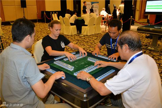 俄罗斯美女牌手安娜在决赛比赛中