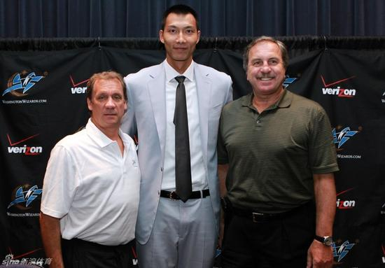 桑德斯曾在奇才执教易建联