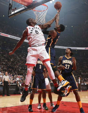 乔治17中4得到17分12篮板